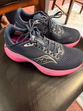 Saucony Women's Navy with Pink Midsole Running Sneakers
